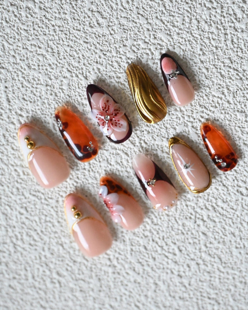 Hand-Painted Vintage Theme 3D Carved Almond Shaped Nails with Sticky Tabs & Kit E059