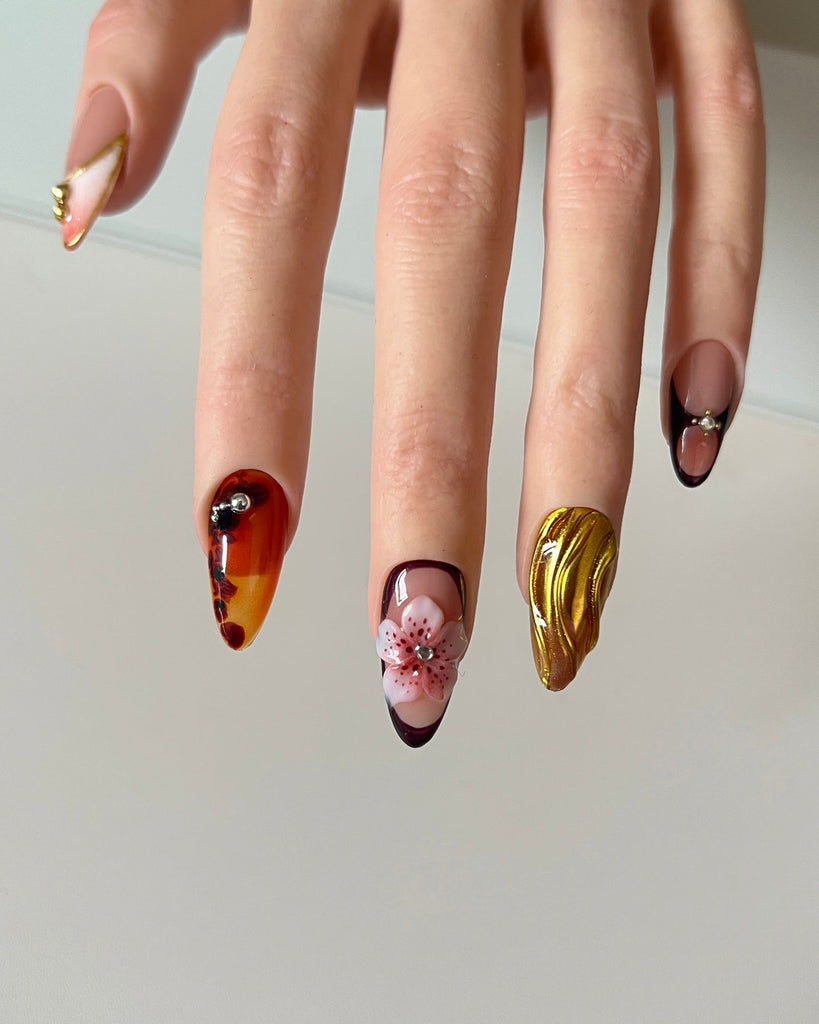 Hand-Painted Vintage Theme 3D Carved Almond Shaped Nails with Sticky Tabs & Kit E059
