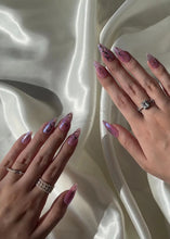 Load image into Gallery viewer, Hand-Painted Twilight Candy Almond Shaped Nails with Sticky Tabs &amp; Kit Y009