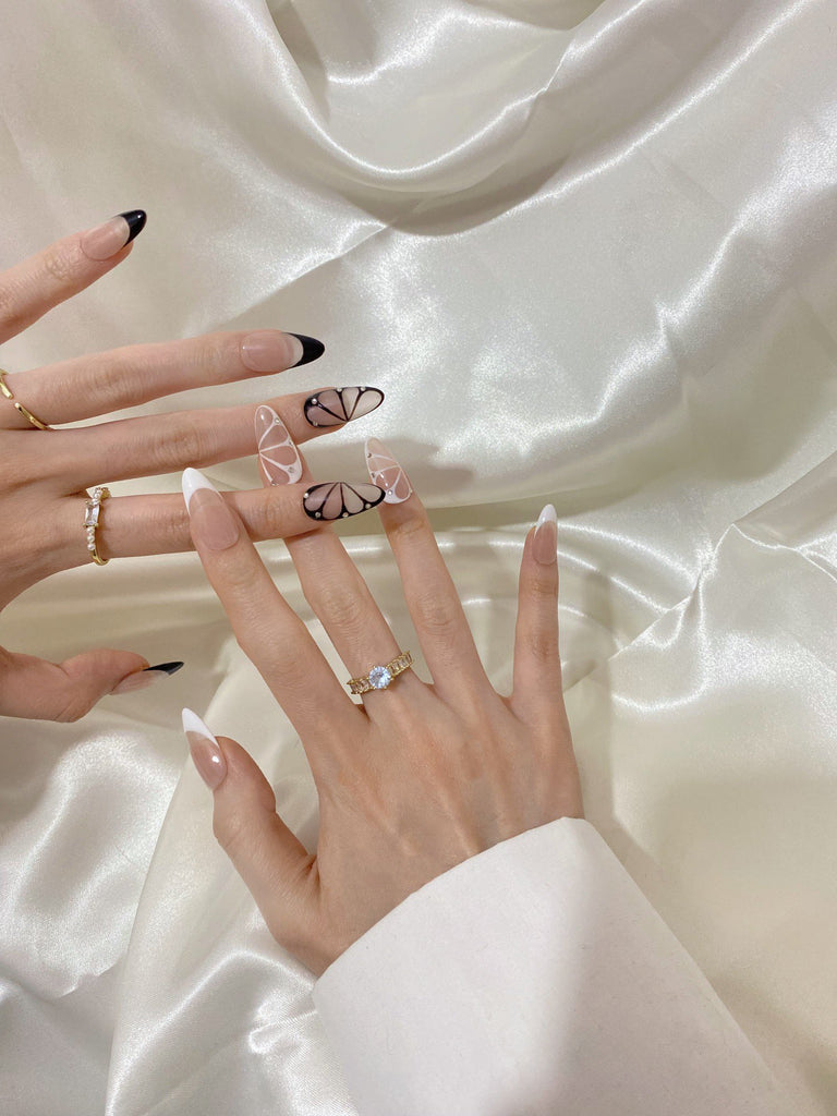 Hand-Painted Picasso’s Petals Almond Shaped Nails with Sticky Tabs & Kit A013