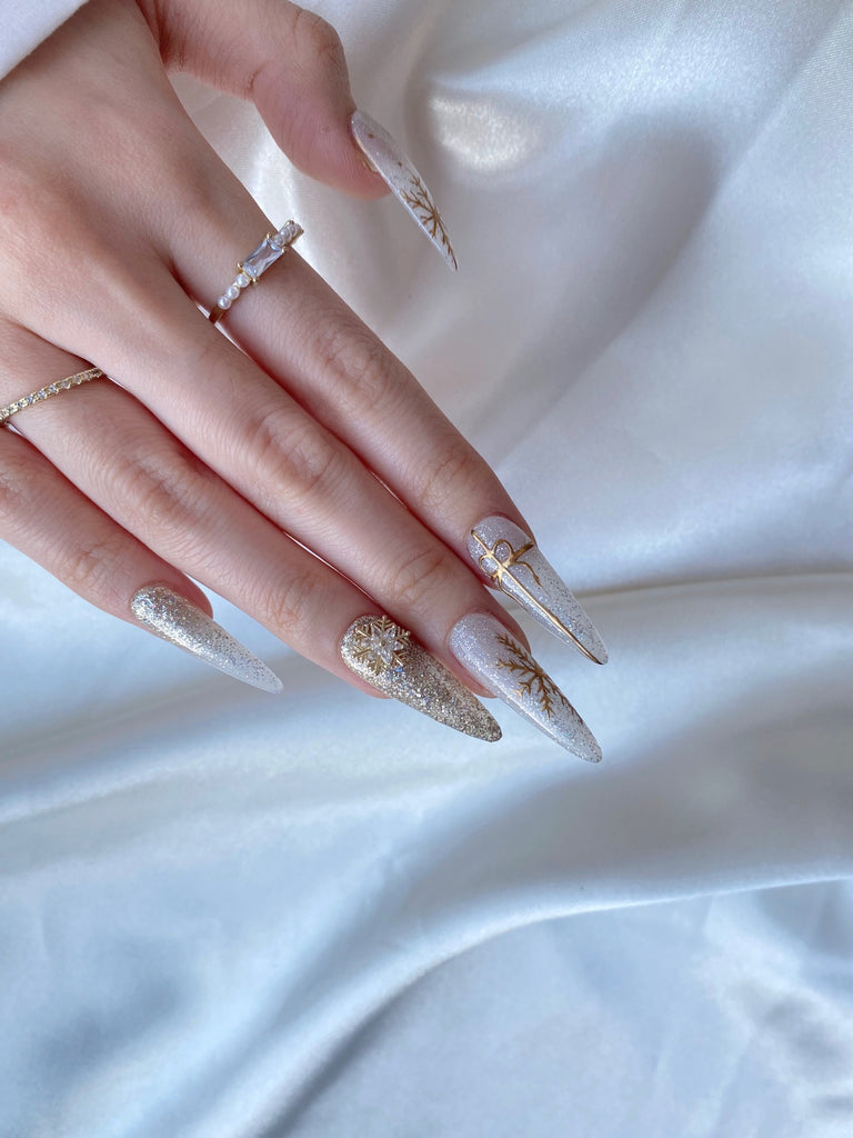 Hand-Painted Elf Wink Stiletto Nails with Sticky Tabs & Kit Y083