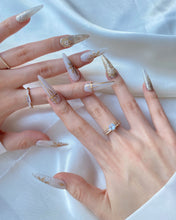 Load image into Gallery viewer, Hand-Painted Elf Wink Stiletto Nails with Sticky Tabs &amp; Kit Y083