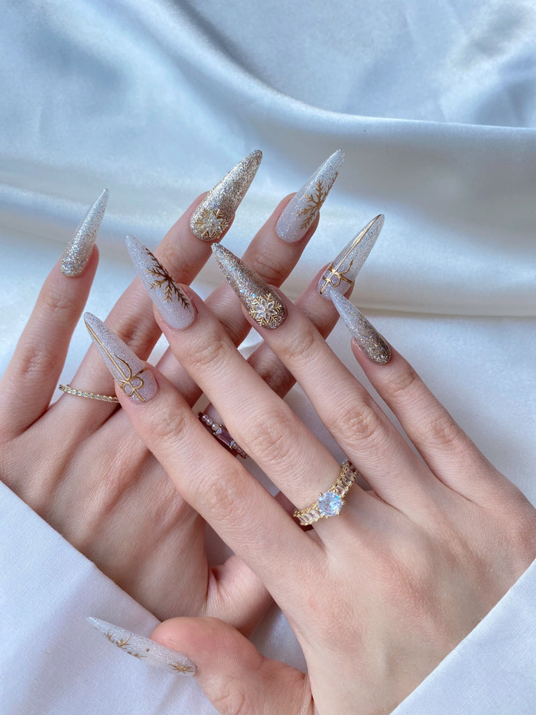 Hand-Painted Elf Wink Stiletto Nails with Sticky Tabs & Kit Y083