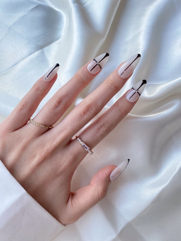 Hand-Painted Royal Glint Almond Shaped Nails with Sticky Tabs & Kit A040
