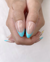 Load image into Gallery viewer, Hand-Painted Frozen Indigo Almond Shaped Nails with Sticky Tabs &amp; Kit A145