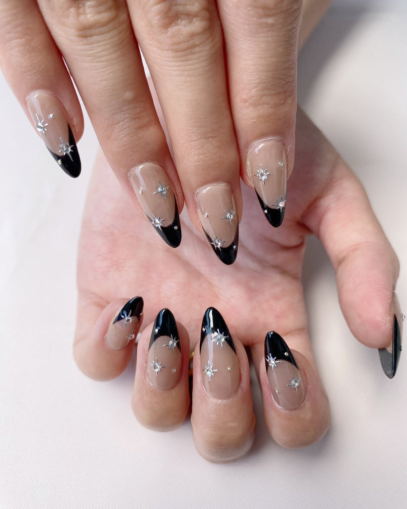 Hand-Painted Star Noir Almond Shaped Nails with Sticky Tabs & Kit A077