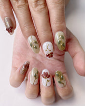 Load image into Gallery viewer, Hand-Painted Berry Bloom 3D Carved Short Oval Nails with Sticky Tabs &amp; Kit F008