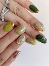 Load image into Gallery viewer, Hand-Painted Fairy Canopy Short Oval Nails with Sticky Tabs &amp; Kit F045