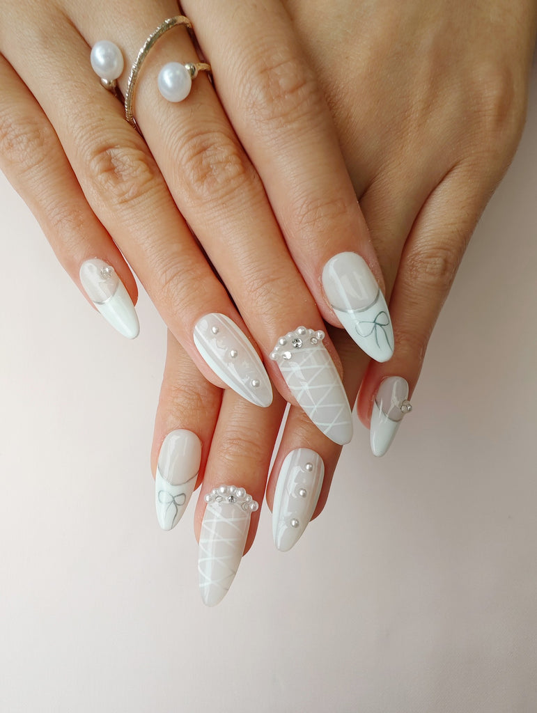 Hand-Painted White Wedding Almond Shaped Nails with Sticky Tabs & Kit Y039